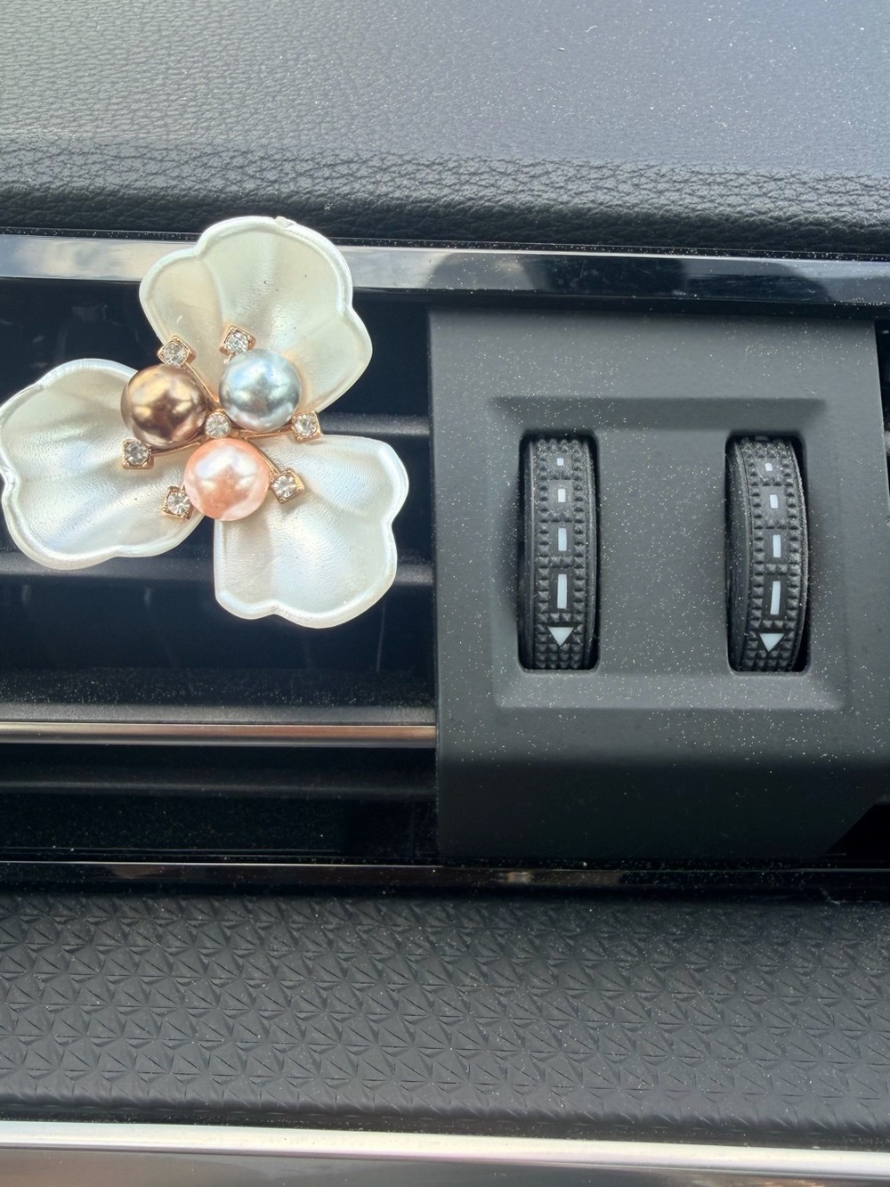 Pearl Trio Flower Clip - Ivory White with Pink, Bronze, and Silver Pearls
